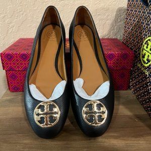 NWT Tory Burch Chelsea Black Leather Flats 8.5